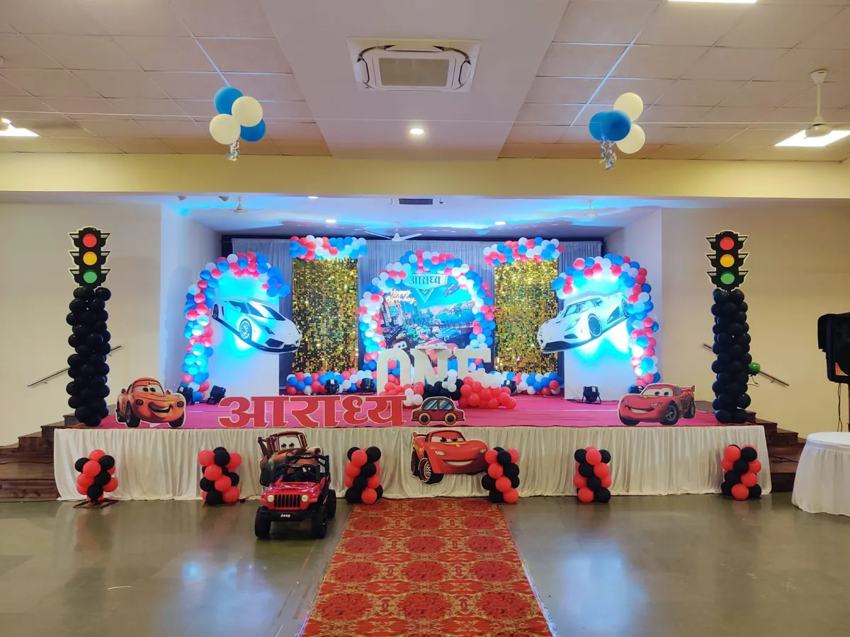 Cars themed first birthday stage with balloon pillars at Yeshwant Hall